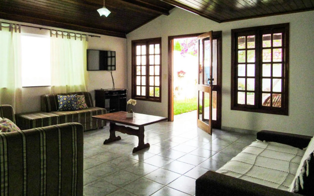 Casa com 4 Suítes, Piscina, Área Gourmet e Wifi