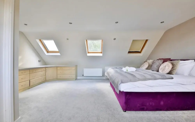 Spacious 3 Bed Home With Pool Table