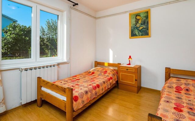 Beautiful Home in Kapelica With Wifi and 2 Bedrooms