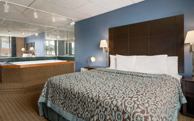 Days Inn by Wyndham Willoughby/Cleveland