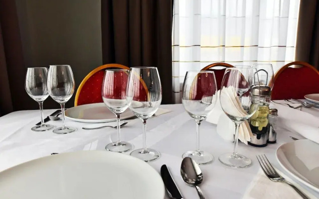 Areo Hotel & Restaurant