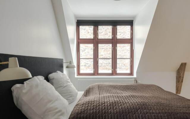 ★Central Apt · Newly Renovated · Shopping Street★