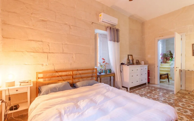 Senglea, Typical Seaview Townhouse