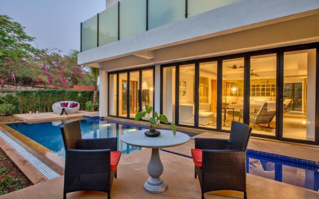 Azaya Pool Suites