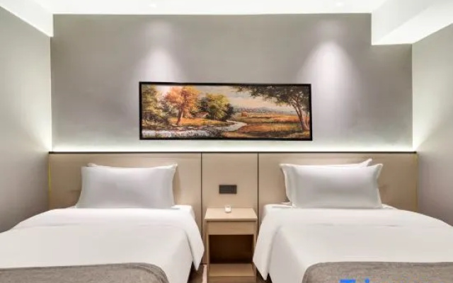 Yangshi Hotel (Hangzhou West Lake Fengqi Road Metro Station)
