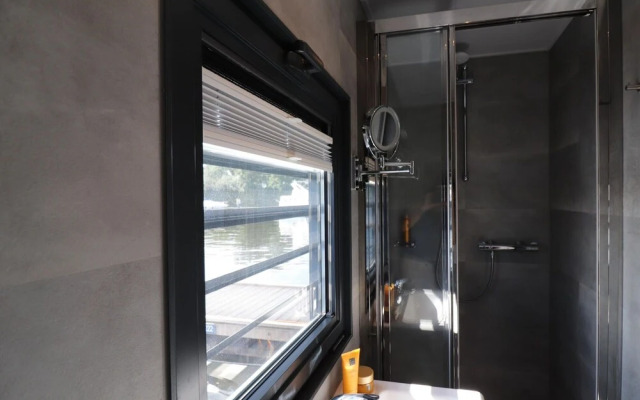 Houseboat in Lemmer With Harbor Views