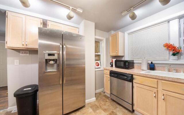 Cheerful 3-bedroom Home Up to 9 Guest