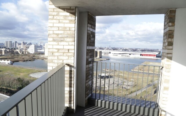 Pontoon Dock Apartment