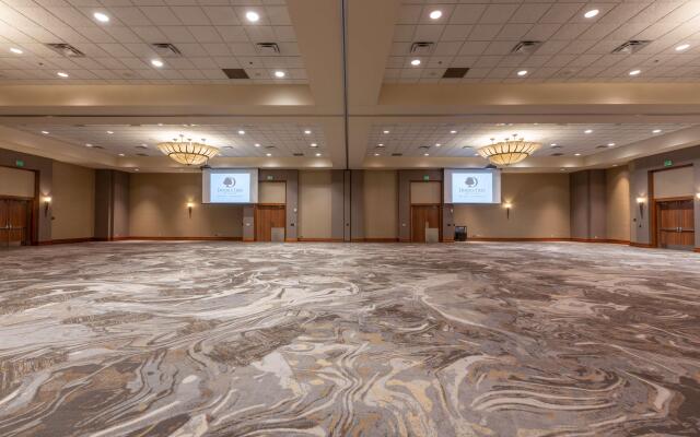 DoubleTree by Hilton Bay City - Riverfront