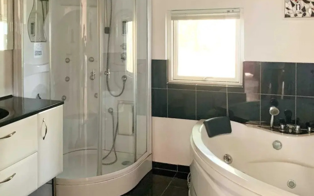 Cozy Holiday Home in RÃ¸dby near Beach