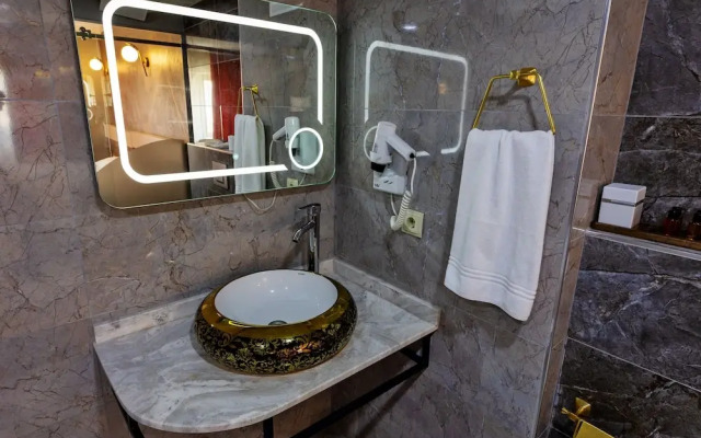 Taşkın Hotel