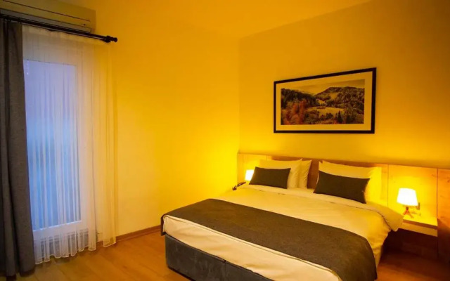 Uzer Otel