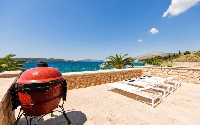 Livingstone Beach House