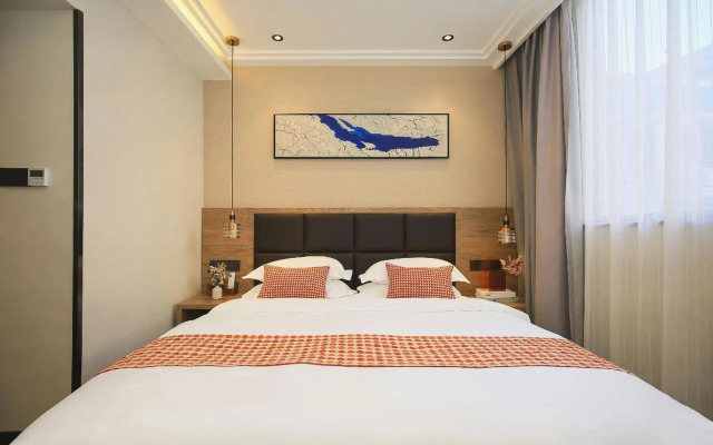Laimei Hotel (Guilin Liangjiang Sihu Dongxi Alley)