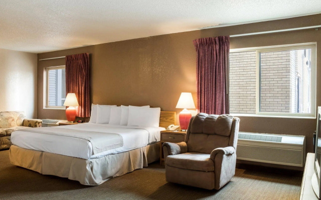 Bison Inn & Suites on University