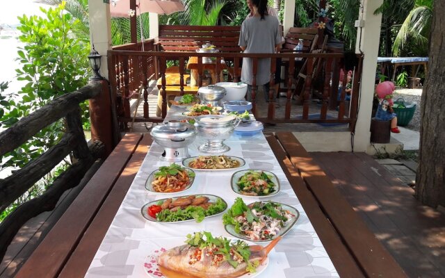 Suanrimnam Bangpakong Resort