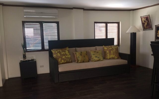 Swipers Inn Boracay