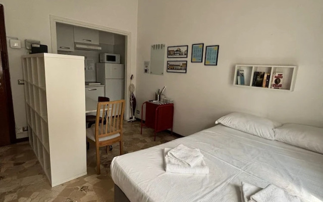 Cosy Studio Quick Metro Ride to Centre