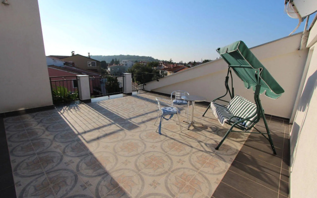 Rooms and apartments Sally