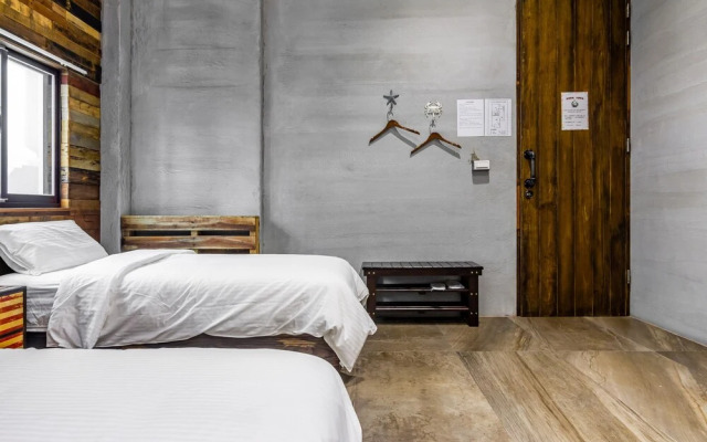 l-stack B&B