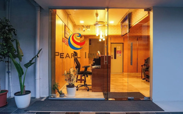 FabHotel Executive Pearl Inn - Nr. Twin tower