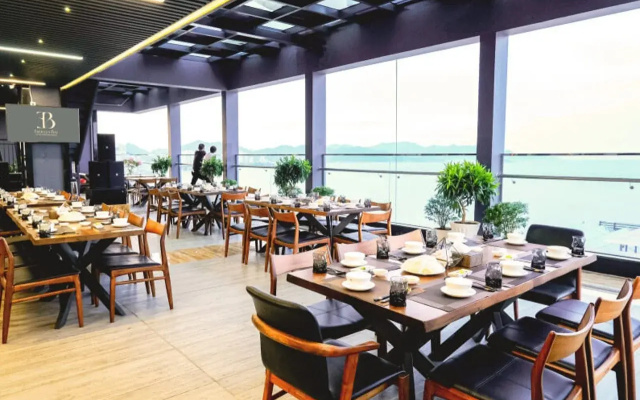 Emerald Bay  & Spa Nha Trang