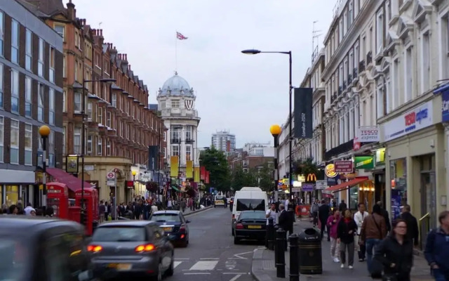 Adorable 3 bed Apartment in Bayswater