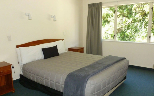 Breakwater Apartments