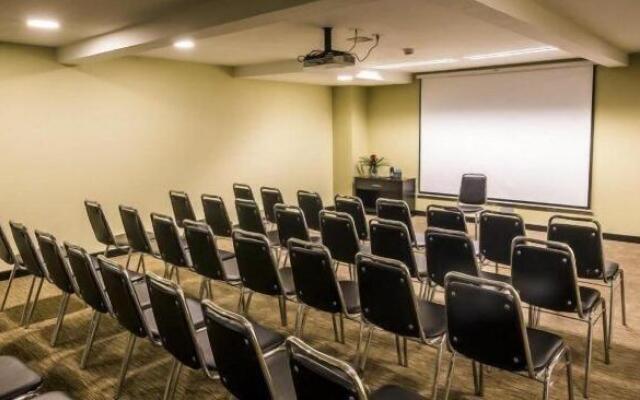 Urban Green Hotel & Suites