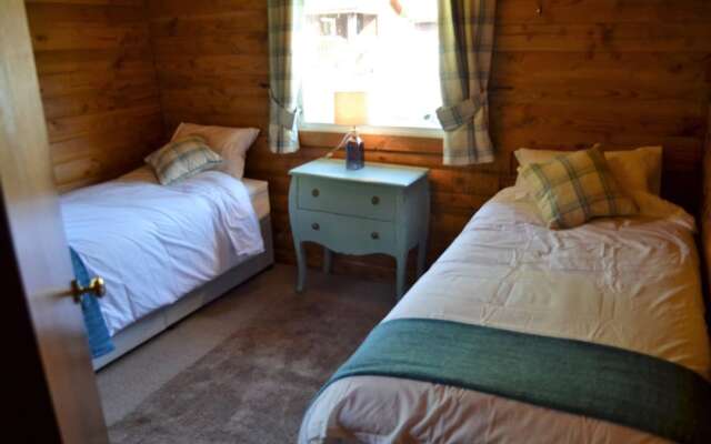 Lovely 3-bed Log Cabin in the Hills Near Dunoon