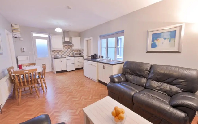 10mindrivecliffsofmoher-cozy2br-parking-wifi