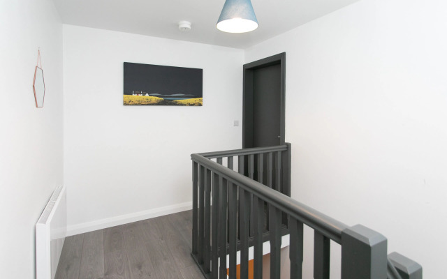 107 Eglinton Street