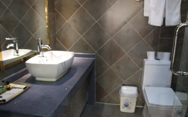 Jialun Gainian Hotel