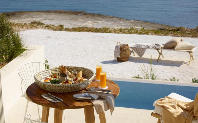 White Pebble Suites
