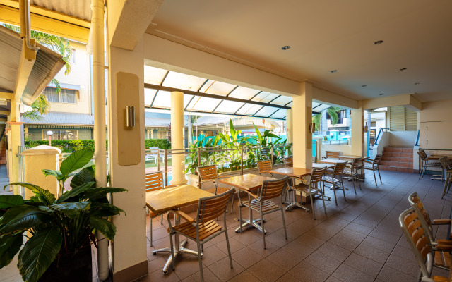 Cairns Queens Court