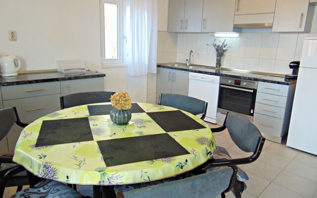 Apartment Vin - excellent location and close to the sea A Postira, Island Brac