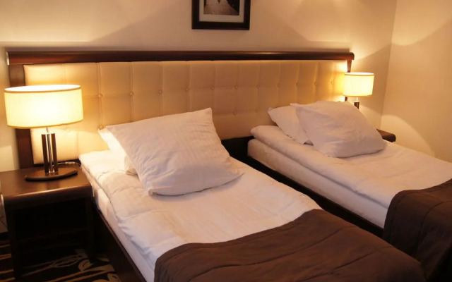 BEST WESTERN PLUS Business Faltom Hotel