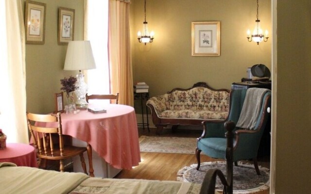 Whispering Pines Bed & Breakfast
