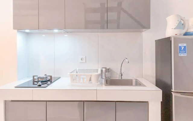 Homey and Comfy Studio Loft at Kingland Avenue Apartment