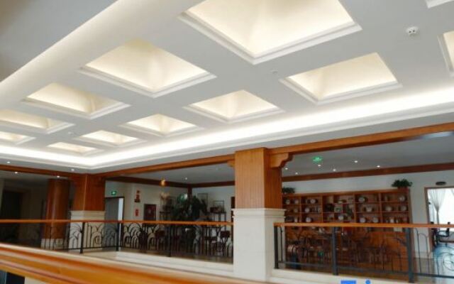 Qujing Longju Hotel (Zhanyi Passenger Terminal Branch)