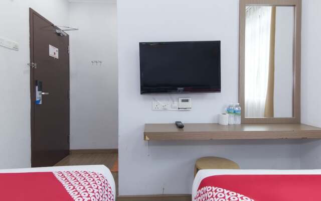OYO 445 Charisma Hotel