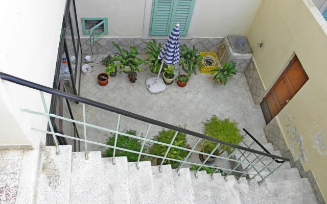 Apartment and Rooms Dragana