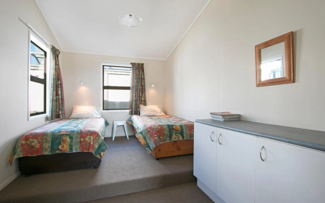 Sweeping Sea Views - Waihi Holiday Home