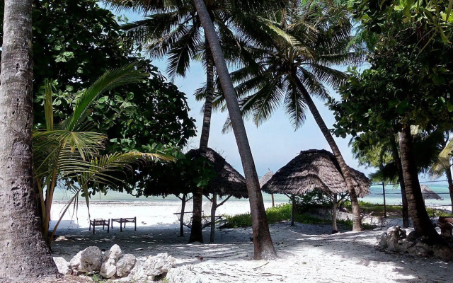 Twisted Palms Lodge & Restaurant