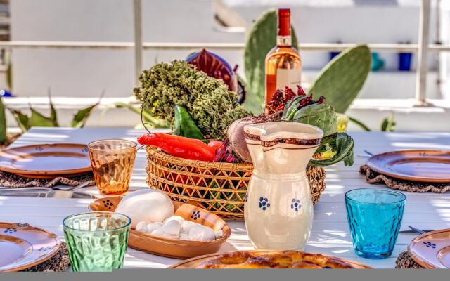 Bilocale con Affreschi e Vista Mare in Centro