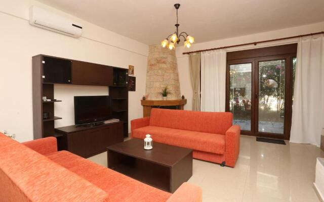 Villa Argo 2 - Beachfront, Big gardens, Location!