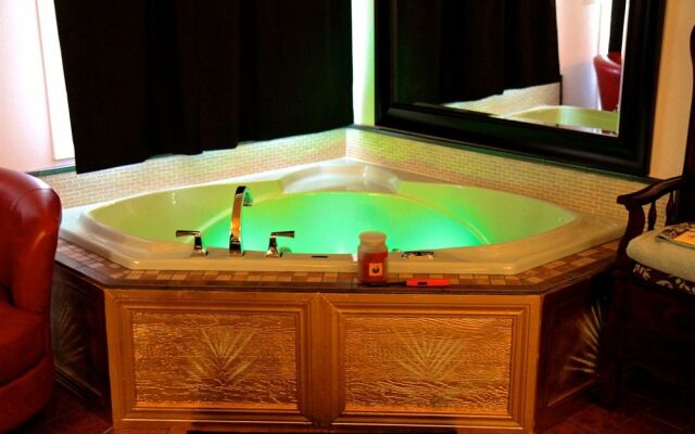 Echo Canyon Spa Resort (Adults Only)