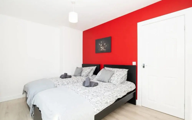 4 Bedrooms-2bath-free Parking