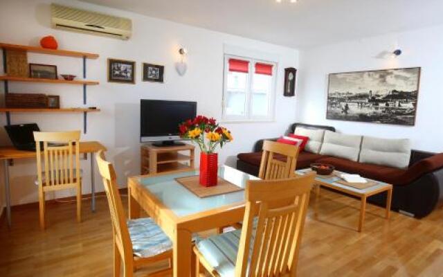 Split on the beach, 2 floors & wide terrace