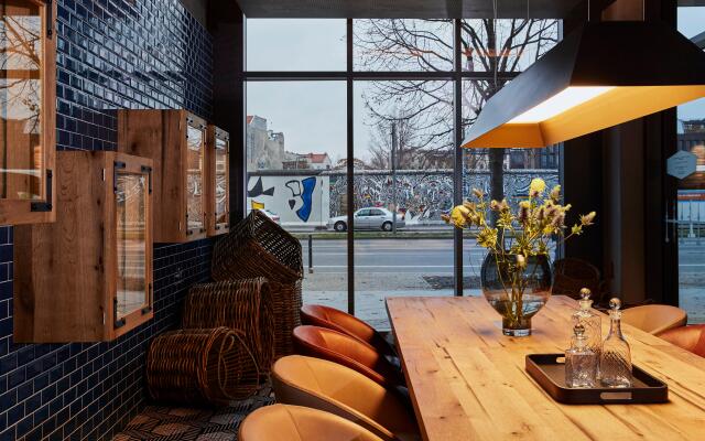 Hotel Indigo Berlin - East Side Gallery by IHG